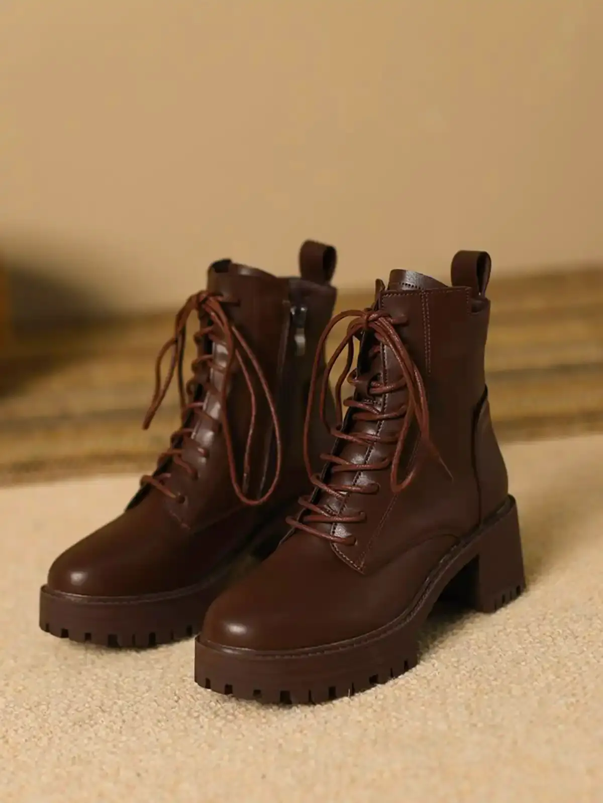 نیم بوت شیک پاییزه