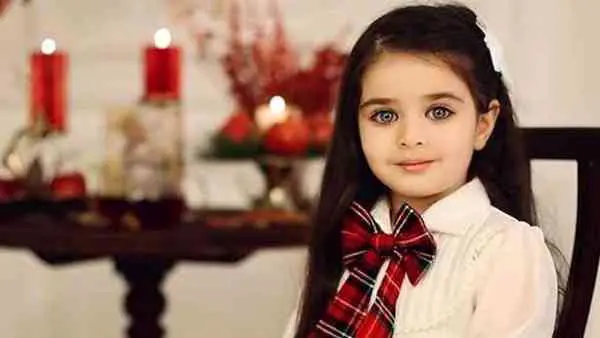 عکس جذابیت مادر زیباترین دختر ایران در جشن تولد هانا پاک نیت/  شباهت بینی ، ابروها و لب های مادر و دختر را ببینید