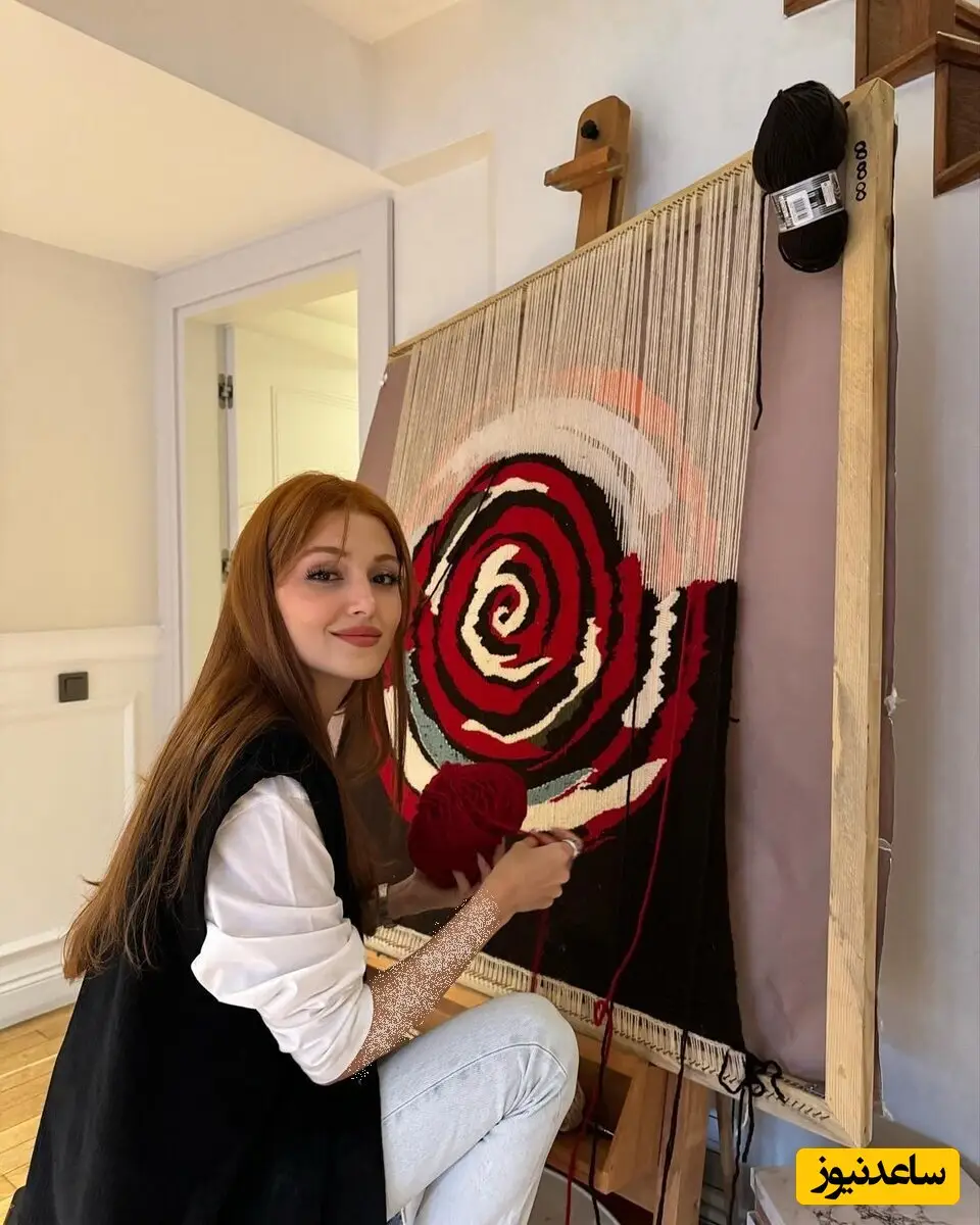 هانده ارچل در حال فرش بافی