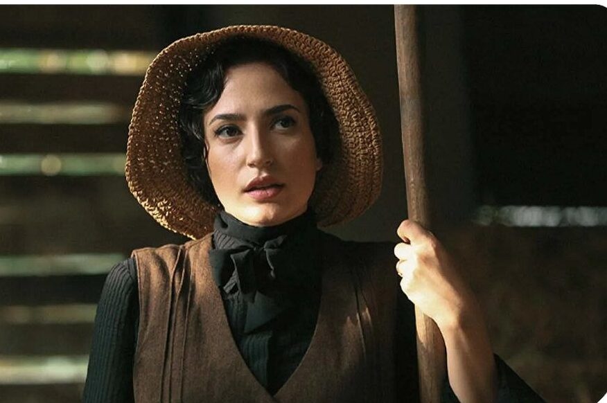 نگار جواهریان با چتری عروسکی؛ چهره‌ای که همه را شوکه کرد - وب‌گردی