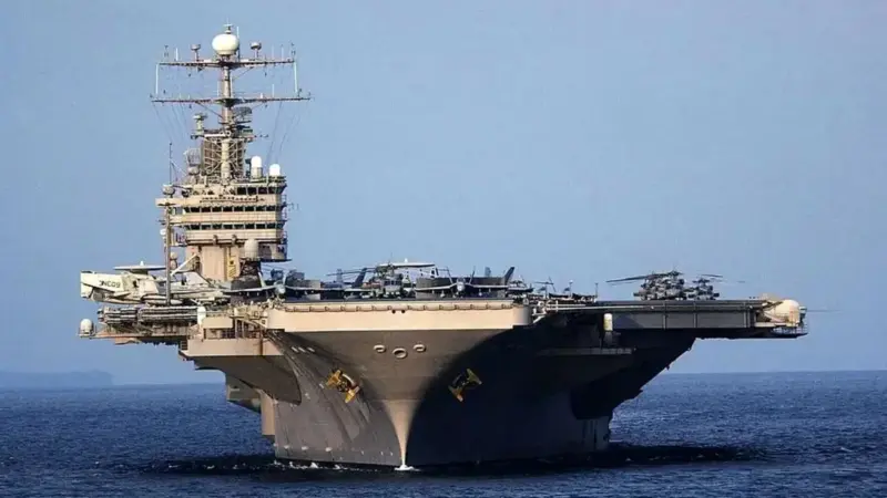 ناو هواپیمابر لینکلن با سرعت از دریای عمان دور شد؛ مقصد بعدی کجاست؟
