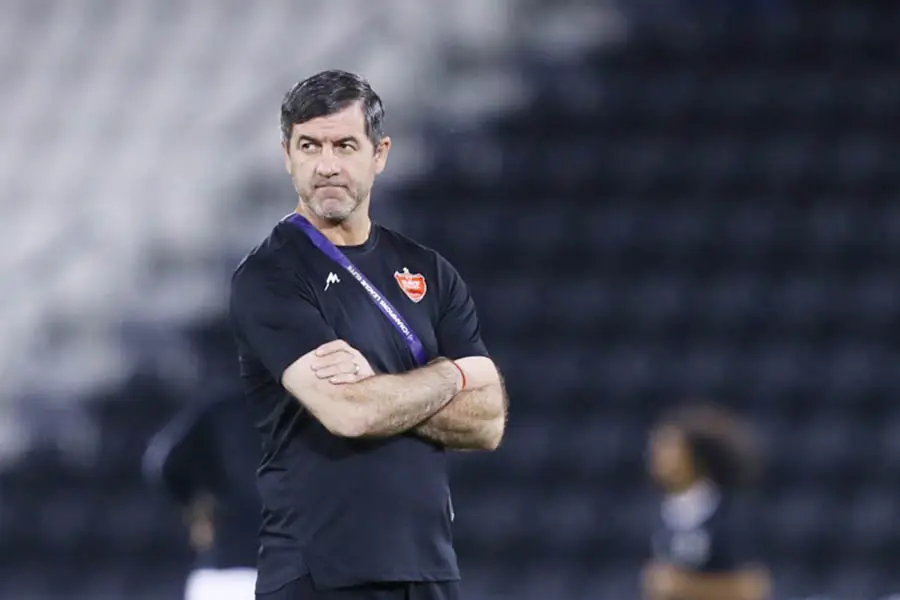 نگاهی به ماشین هوش پران کریم باقری/ ماشین نیست که هواپیماست - وب‌گردی