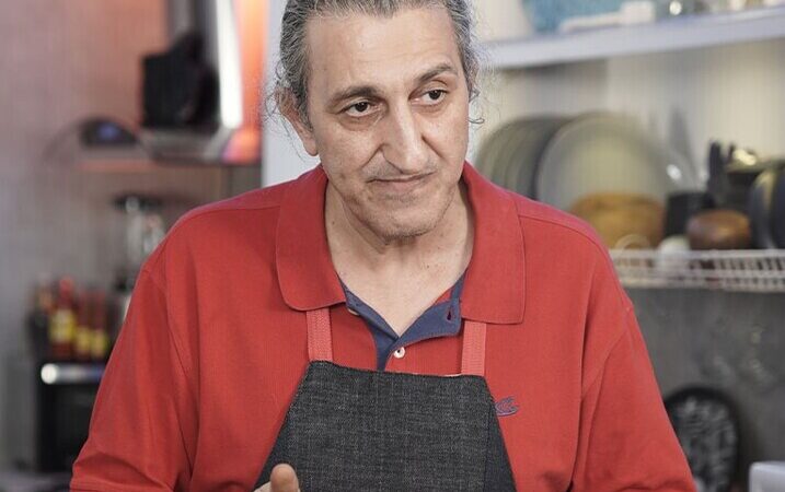 نگاهی به چیدمان منزل شاهانه و مجلل «یوسف صیادی»، کمدین محبوب/ از مبلمان سلطنتی و فرش اصیل ایرانی تا کابینت‌های سفید و تابلوی نقاشی آقای بازیگر