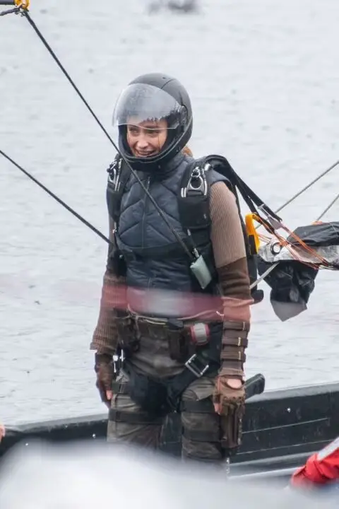 تصاویر پشت صحنه سریال Tomb Raider سوفی ترنر را در نقش لارا کرافت نشان می‌دهد | گیمفا