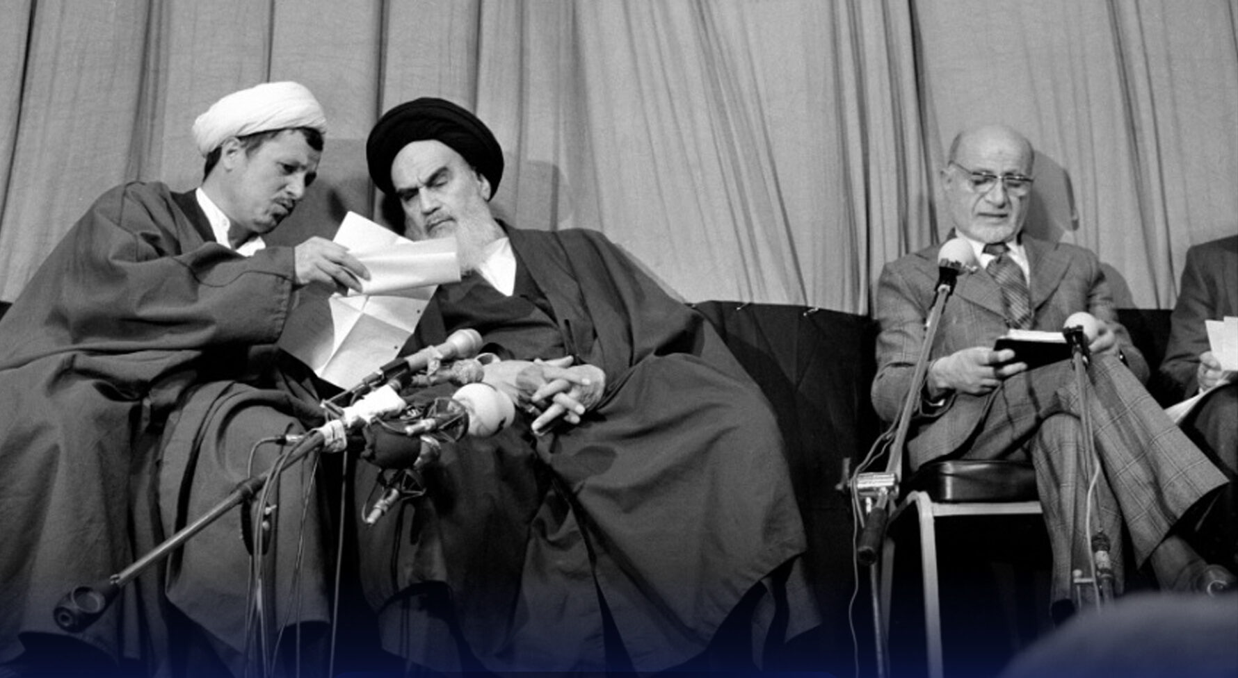 قاب تاریخ از انتصاب بازرگان تا بمباران انبار نفت و اتحاد شگفت‌انگیز گلپا و شجریان - وب‌گردی