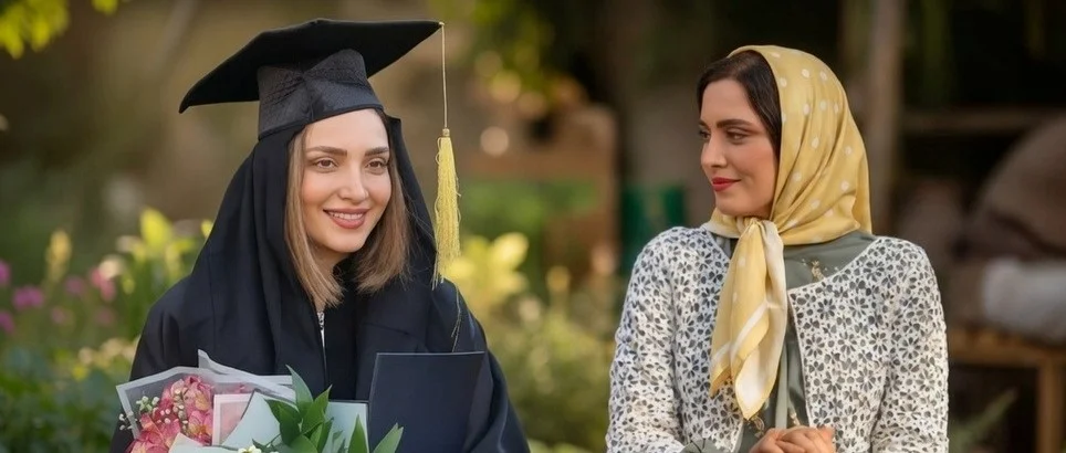 چهره استرسی بهنوش طباطبایی در اولین روز استاد دانشگاه؛ خانم دکتربازیگر چقدر زیبا شده - وب‌گردی