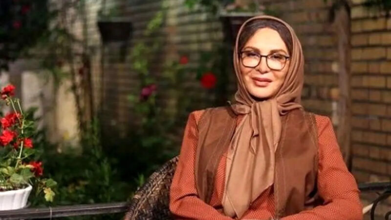 تصاویری نادر و دیده‌نشده از افسانه بایگان کنار شاعر بزرگ خراسانی منتشر شد!