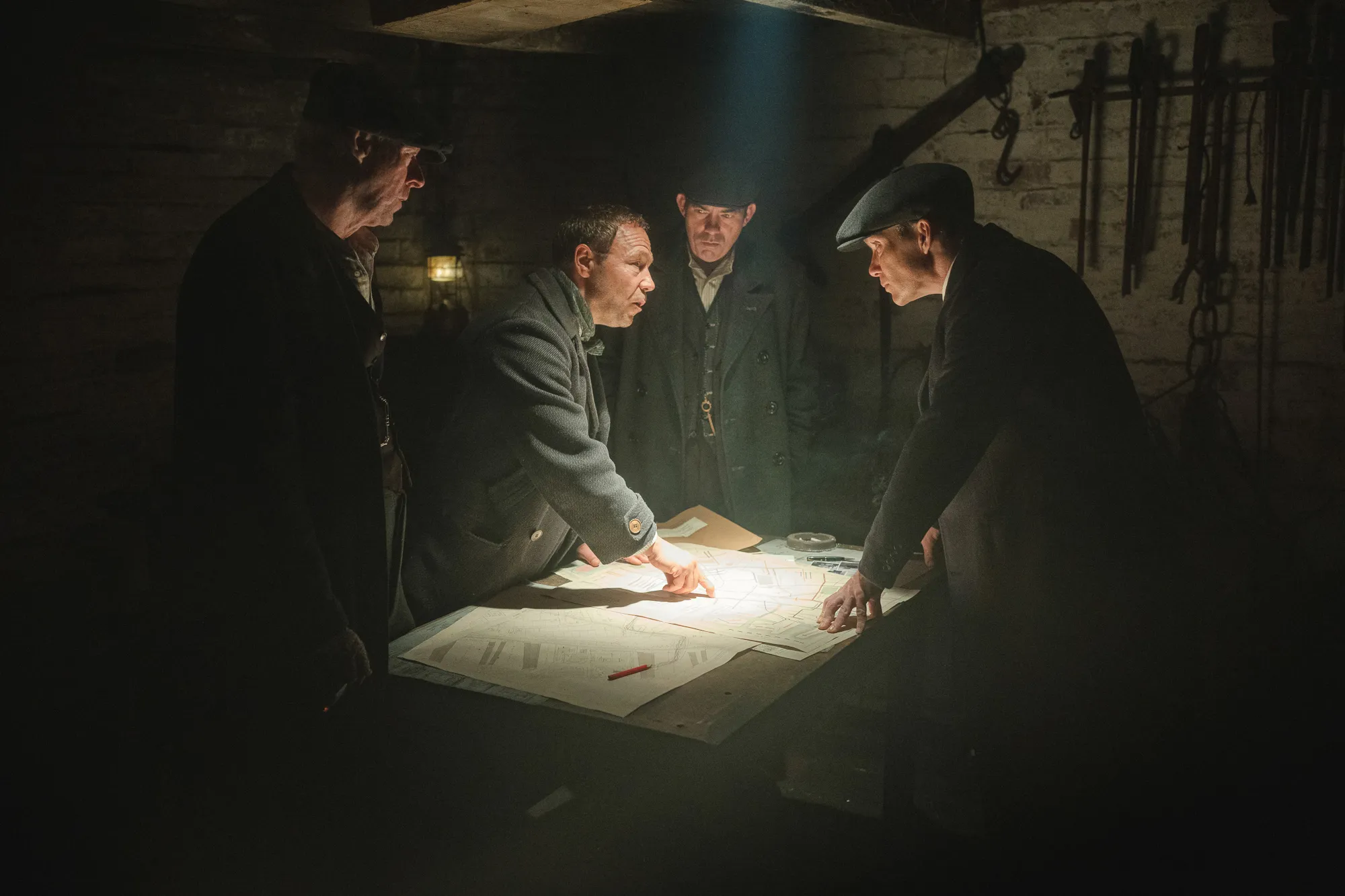 Ned Dennehy As Charlie Stephen Graham As Hayden Stagg Packy Lee As Johnny Doggs Cillian Murphy As Tommy Shelby in Peaky Blinders the Immortal Man فیلم Peaky Blinders the Immortal Man