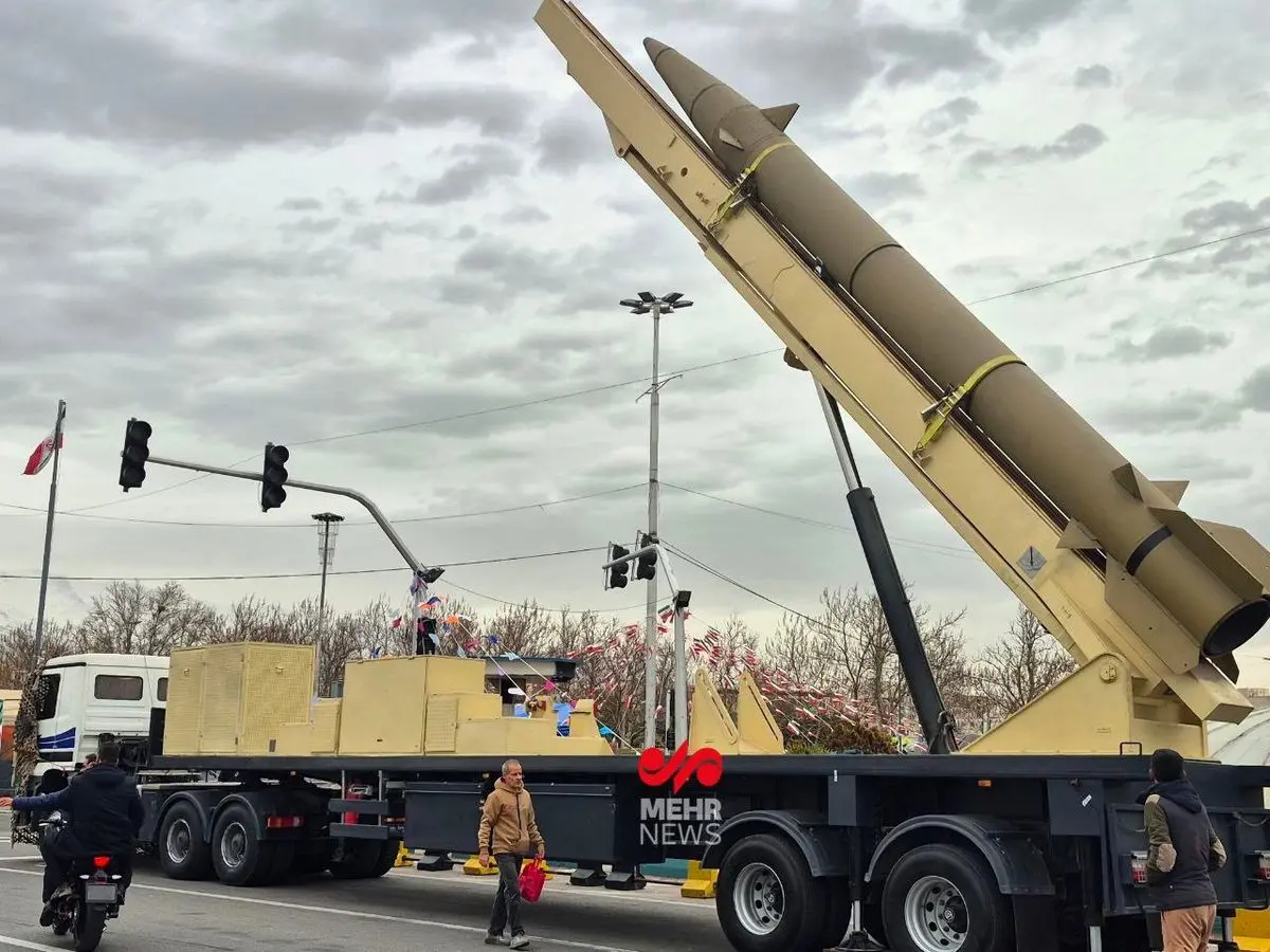 نمایش موشک‌های دوربُرد ایران در میدان آزادی - اخبار