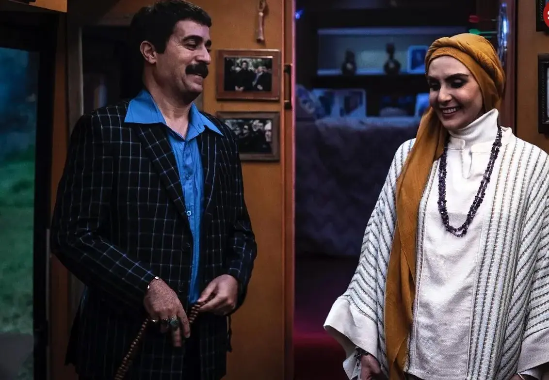 سفر در زمان؛ «شری» سریال پایتخت 7 با تیپ و چهره عربی؛ سال 1402 - وب‌گردی