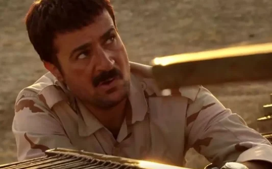 دیده نشده از ارسطو «پایتخت» در حال بیلیارد بازی کردن با کت و شلوار - وب‌گردی