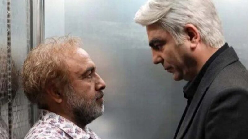 نگاهی به چیدمان منزل کلاسیک بهزاد خلج / از کنسول طلایی و پرده‌های اعیانی تا گرامافون