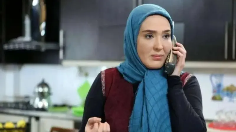 آخرین تصویر ماندگار زهره فکور صبور در آغوش مادر؛ لحظه‌ای که دل‌ها را لرزاند