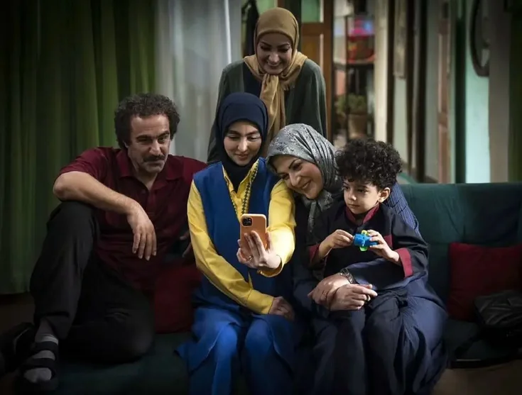 «سارا و نیکا پایتخت» در 20 سالگی/ این دو خواهر چقدر جذاب شدند - وب‌گردی