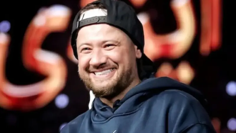 نگاهی به ماشین هوش پران علی صادقی / ماشینه یا  هواپیمای رویاهایش