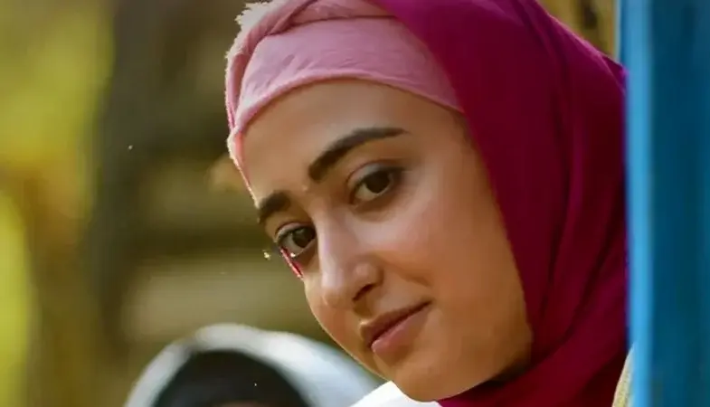 عکس| معصومه محمدپور با حیوان خانگی‌اش در سفری پر رمز و راز به گذشته سریال «سوجان»!