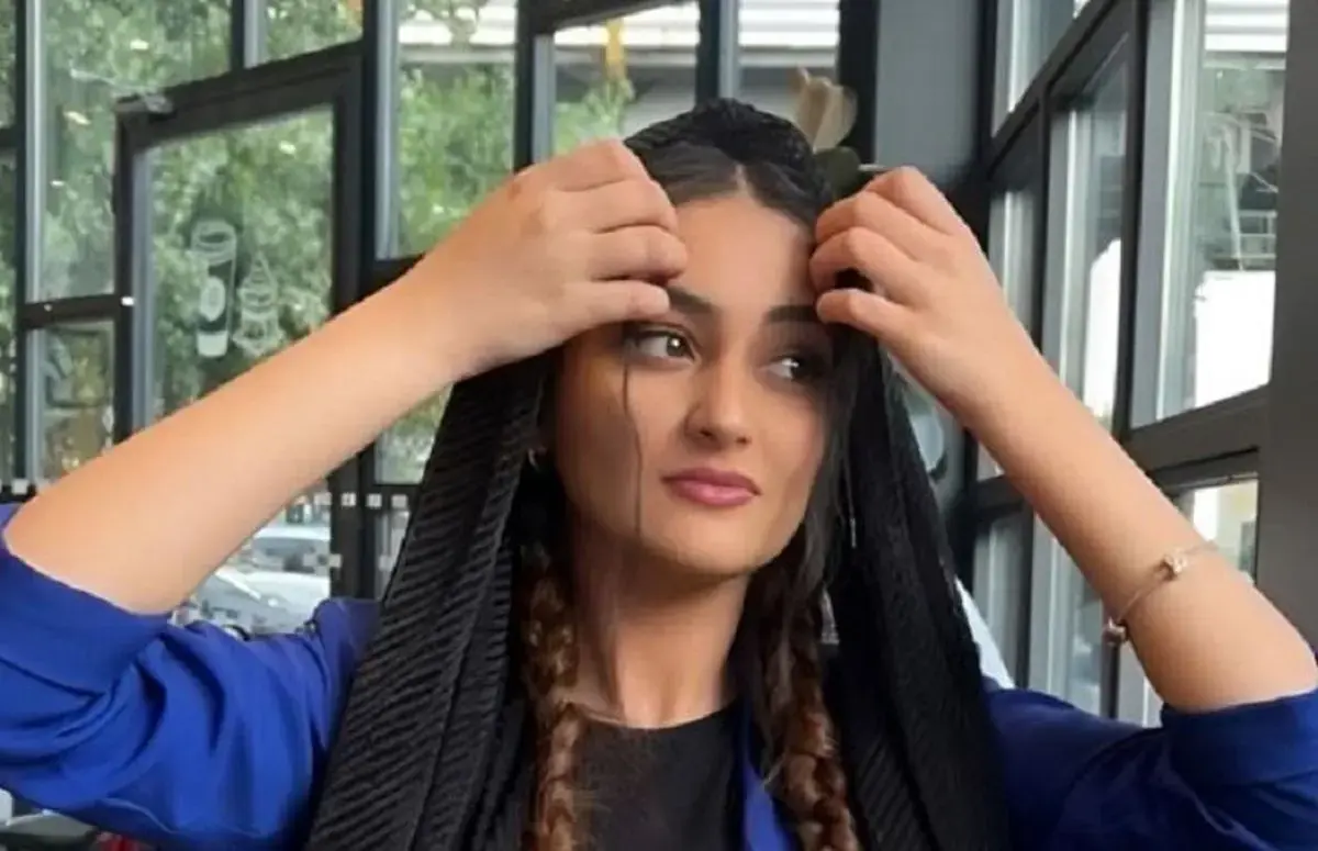 سفر در زمان ملیکا پارسادوست در آغوش مهناز افشار - وب‌گردی