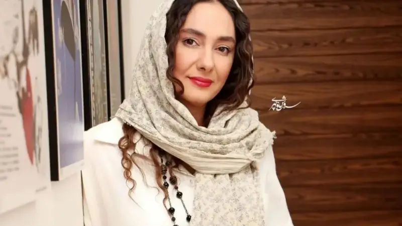 عکس| تصویری عجیب از هانیه توسلی 27 ساله در بالای تیر برق؛ تصویری نادر از سال 85 که شما را شگفت‌زده می‌کند!