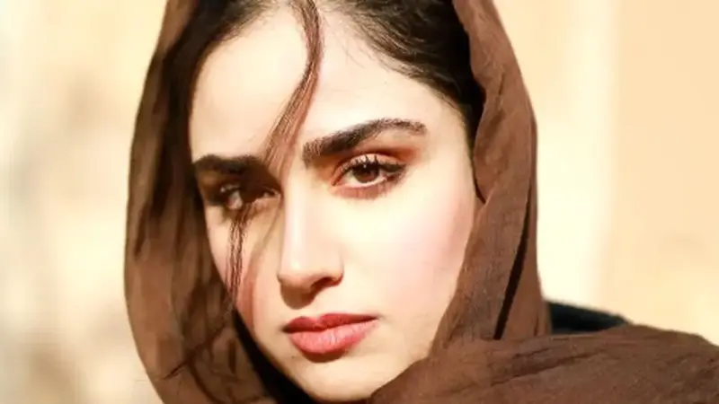 نگاهی به چیدمان طوسی و مشکی خانه هانیه غلامی