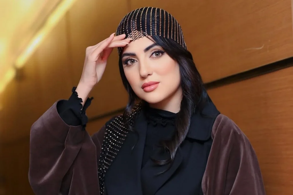 نگاهی به دکوراسیون عروس‌پسند خانه هلیا امامی / از پرده‌های سفید و سبز پانچی تا ناهارخوری کلاسیک و ورودی شیک با مبلمان...