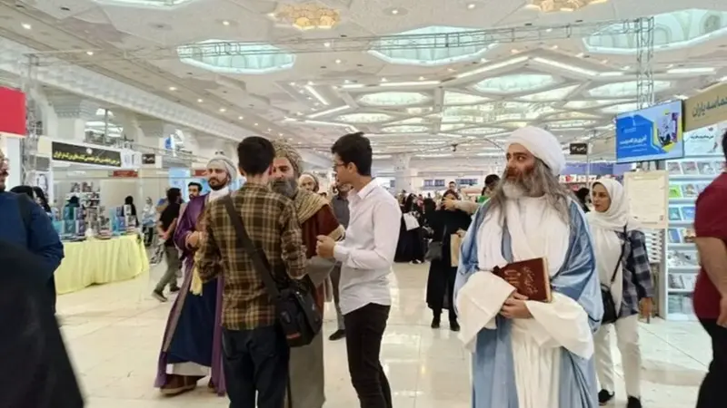 حضور پرشور مردم و هنرمندان در نمایشگاه کتاب