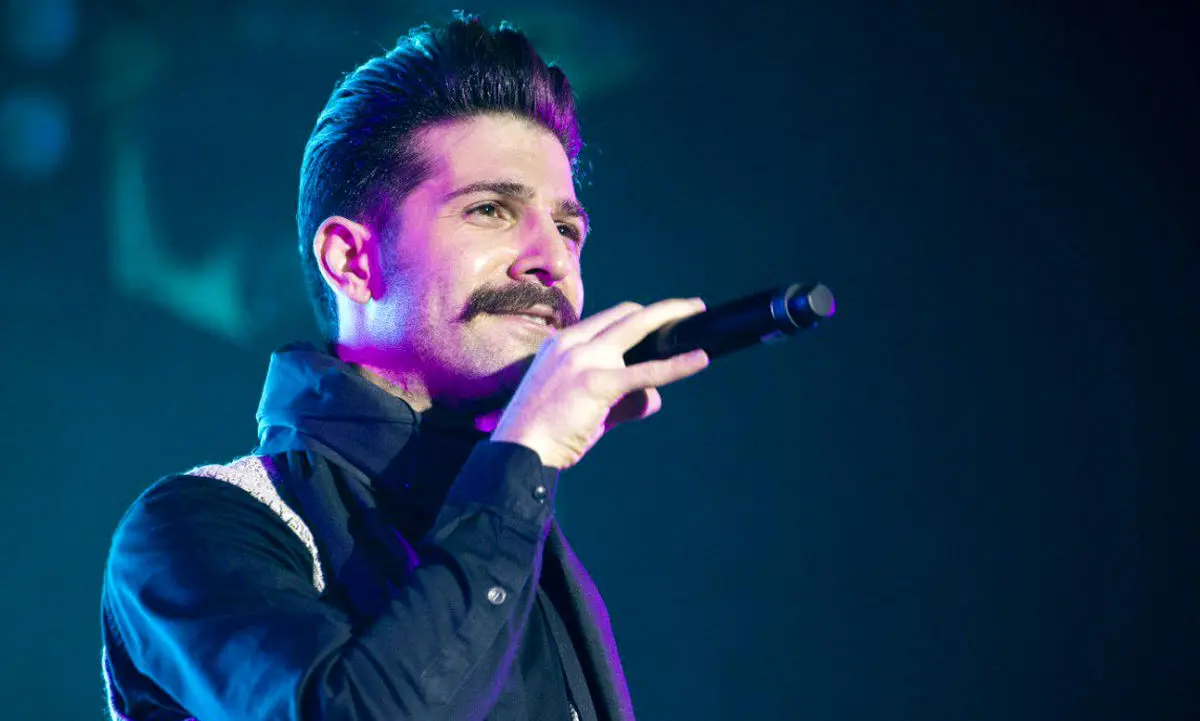 استایل هنرمندان در مراسم خاکسپاری حمید هیراد - وب‌گردی