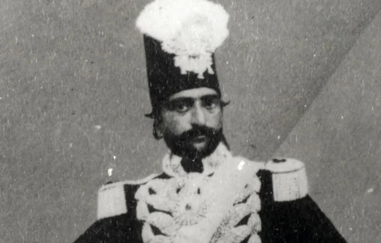 سفر در تاریخ یکی از زیباترین زنان ناصرالدین شاه با لباس چینی - وب‌گردی