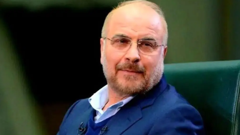 قالیباف و محسن رضایی با لباس سپاه در دوران جنگ