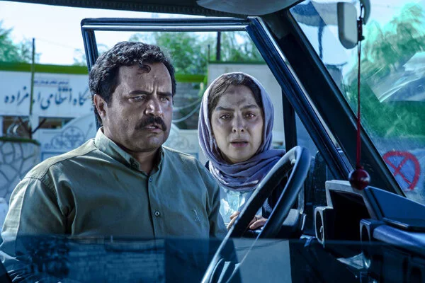 زمان پخش فیلم در آغوش درخت + بازیگران