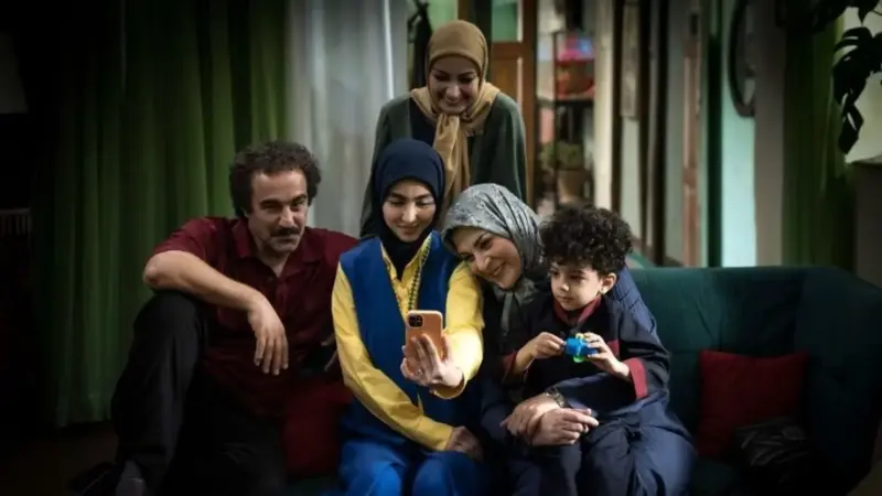 نیکای سریال پایتخت در کنار ارسطو؛ عکس جدید در فضای مجازی