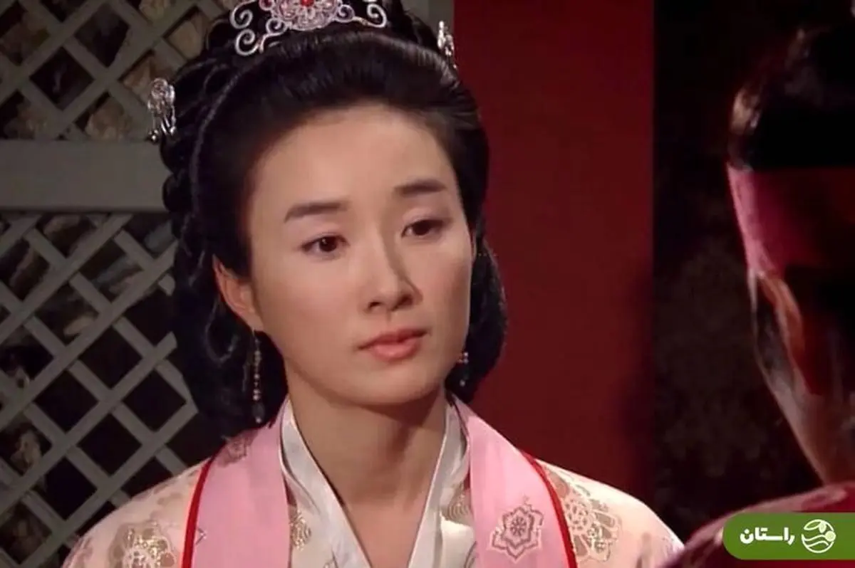 جذاب از بانو یوها مادر جومونگ در 53 سالگی - وب‌گردی