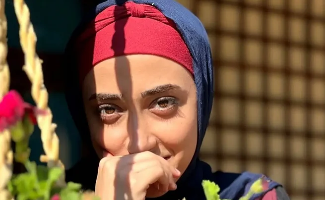 استایل معصومه محمدپور قمر، خواهر قربان سریال سوجان کنار دریاچه