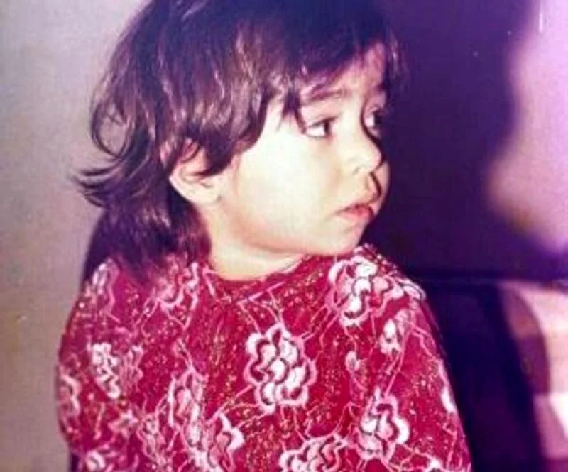 کودکی ساره بیات