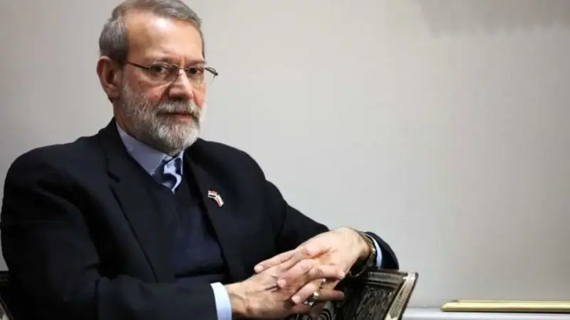 عکس دیده نشده از شهید «علی لاریجانی» به همراه فرزندان اش در مازندران