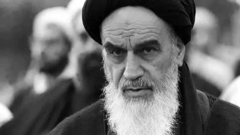 تعریف امام خمینی از جایگاه زن/ امام خمینی(ره): زن مبدا همه سعادت هاست (ویدئو)
