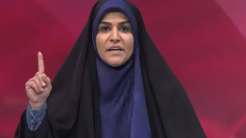 روسری پلنگی سحر امامی مجری شیرزن در خارج