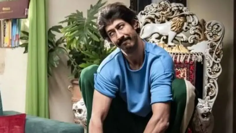 13 عکس تغییر چهره شوکه کننده بهتاش از پایتخت 2 تا پایتخت 7 ؛ چی بود و چی شد!