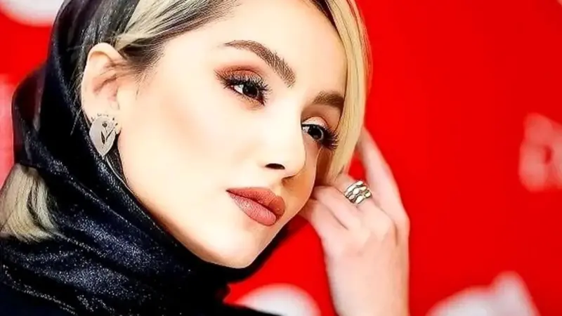 نازنین بیاتی بازیگر سریال تاسیان در گالری نقاشی با چهره متفاوت و استایل زیبایی دیده شد + عکس