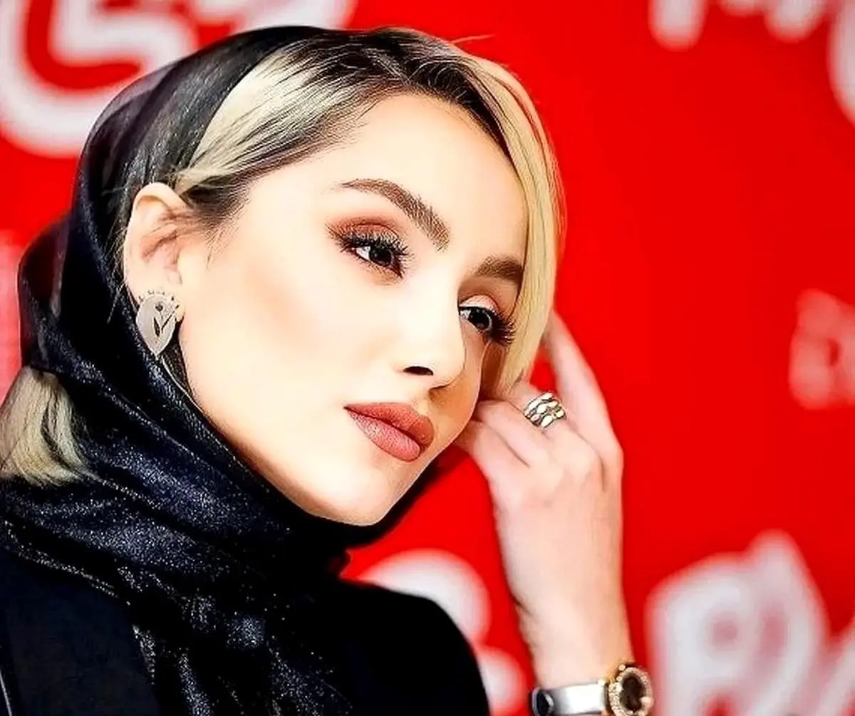 نازنین بیاتی بازیگر سریال تاسیان در گالری نقاشی با چهره متفاوت و استایل زیبایی دیده شد - وب‌گردی