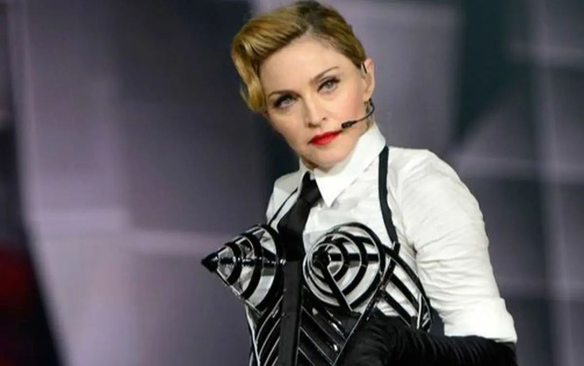 سفر در زمان؛ مدونا، خواننده مشهور در 27 سالگی؛ سال 1364 - وب‌گردی