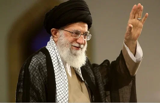 های چیدمان ساده خانه و دفتر رهبری انقلاب که در آن جا به شهادت رسید / حتی صندلی ها پلاستیکی است - اخبار