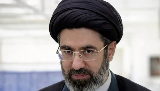 عکس خانوادگی همسر شهید و بچه های آیت الله مجتبی خامنه‌ای