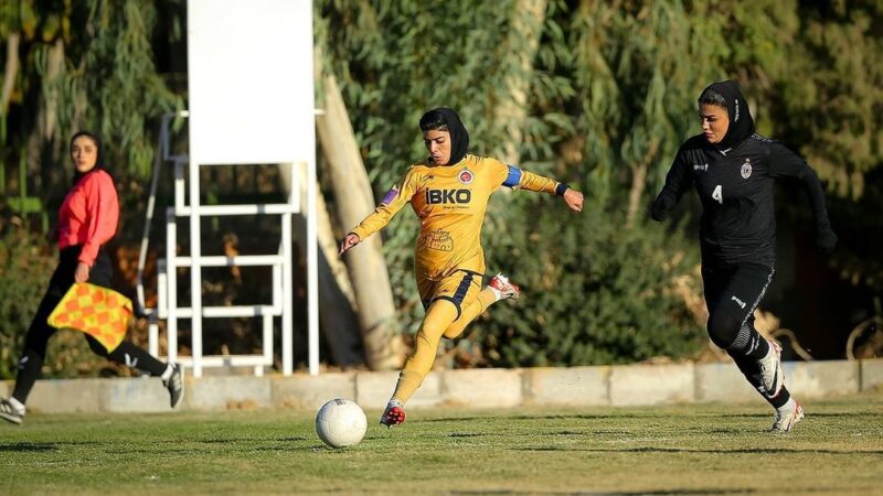 بیوگرافی مونا حمودی دختر تیم ملی فوتبال + جنجال انصراف از پناهندگی استرالیا