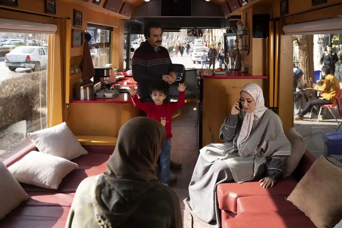 ‌های یادگاری بازیگران پایتخت ۷ در پشت صحنه قسمت ۱۹ - وب‌گردی