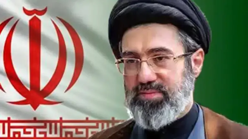 عکس های آیت الله مجتبی خامنه ای همراه 3 برادرش در یک مراسم