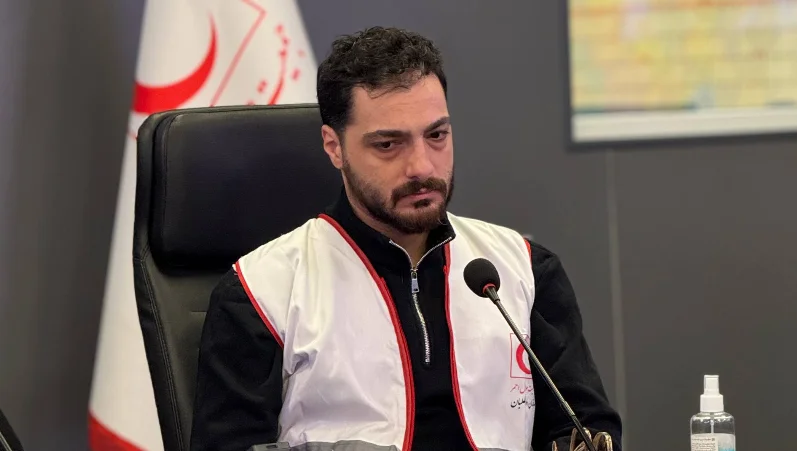 سجاد بابایی، بازیگر سریال شغال در کنار امدادگران هلال احمر - وب‌گردی