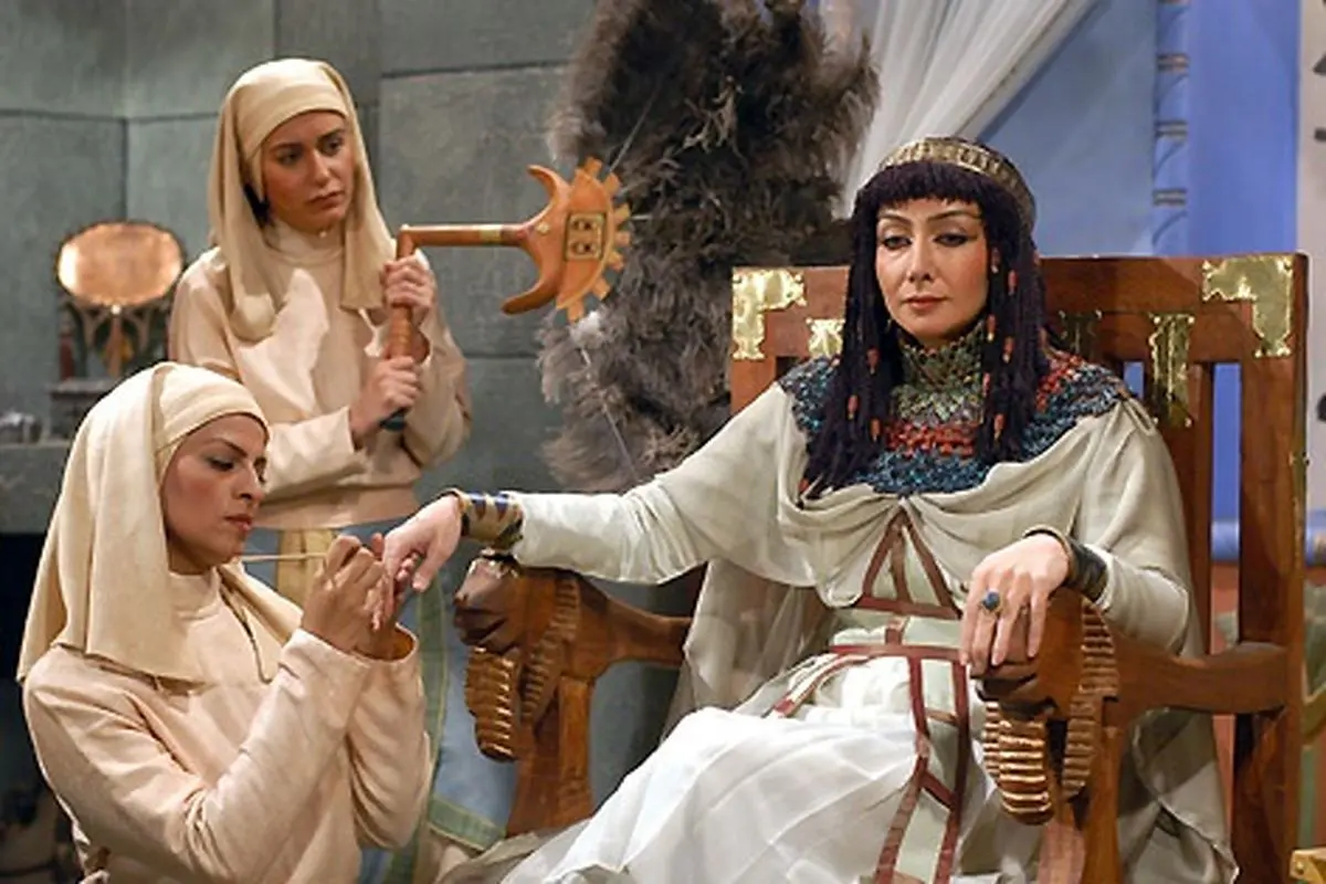 بیوگرافی و زندگی شخصی کتایون ریاحی ‌های خاص - وب‌گردی