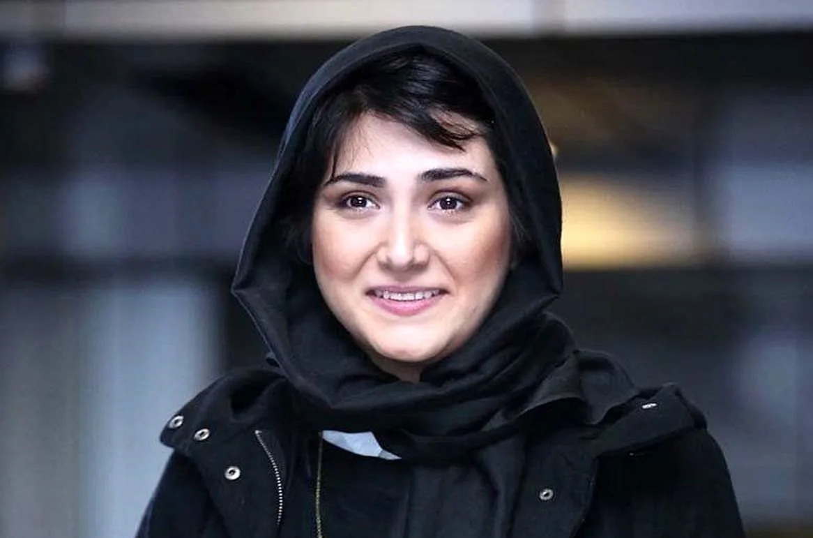 سفر در زمان باران کوثری در آغوش برادرش - وب‌گردی