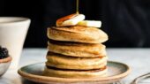 طرز تهیه پنکیک رژیمی و ساده با هر چی تو خونه داری + آموزش کامل