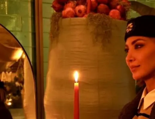 نگاهی به تم یلدایی کافه مینا مختاری همسر بهرام رادان - وب‌گردی